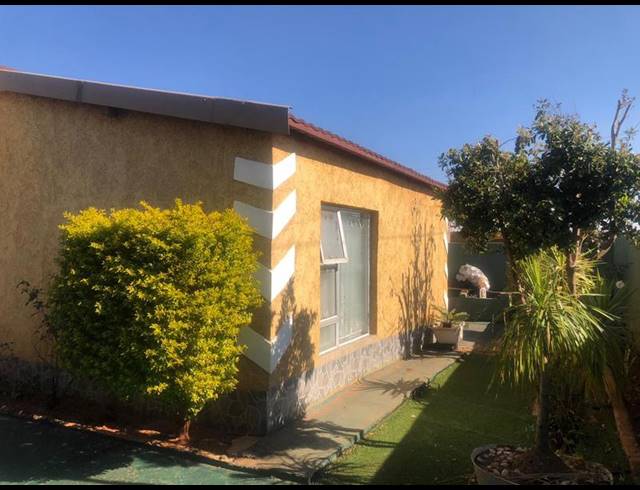 1 BEDROOM HOUSE FOR SALE IN BRAM FISCHERVILLE